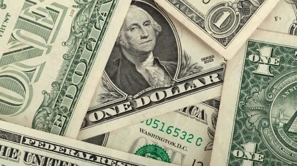 Al igual que la temperatura, el dólar sigue en baja | Crónica