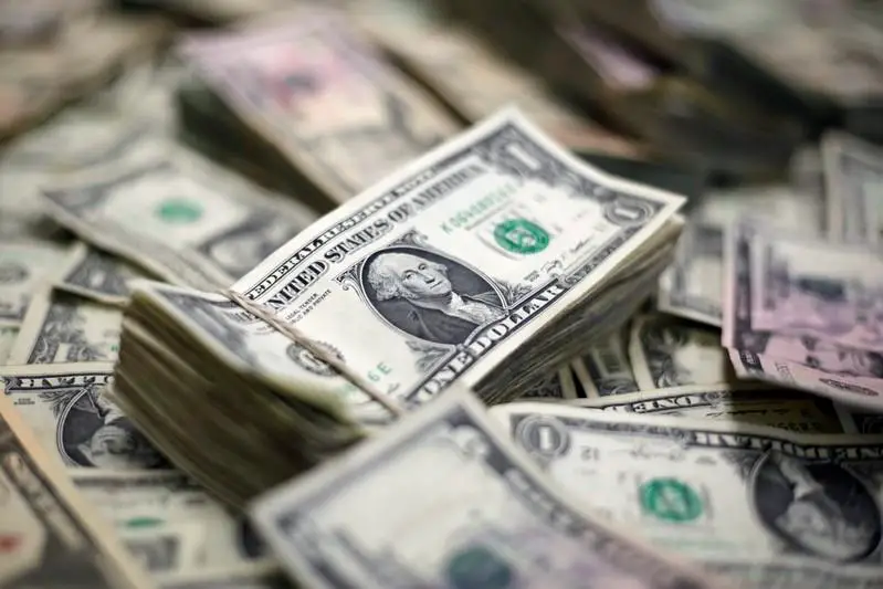 Dólar sube por alentadoras ventas minoristas en EEUU