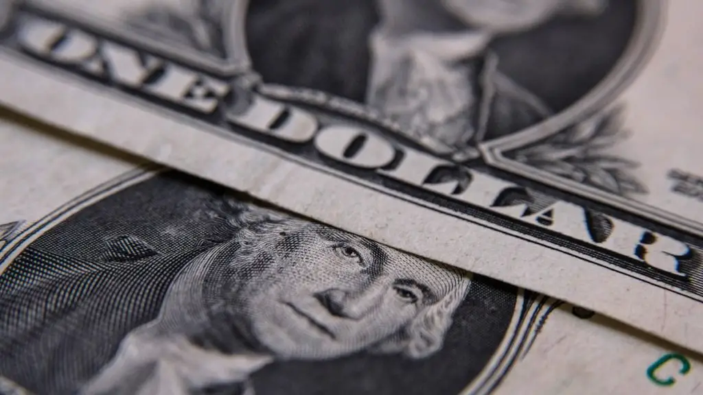 El dólar en el microcentro volvió a ceder a los precios más bajos desde marzo