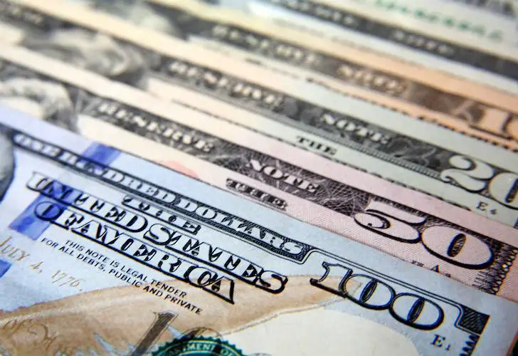 Tras los anuncios del BCRA, el dólar arrancó la semana casi sin cambios en $43,61