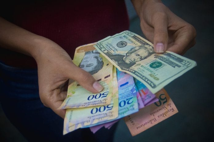 Dólar-Bolívares-mesas-de-cambio