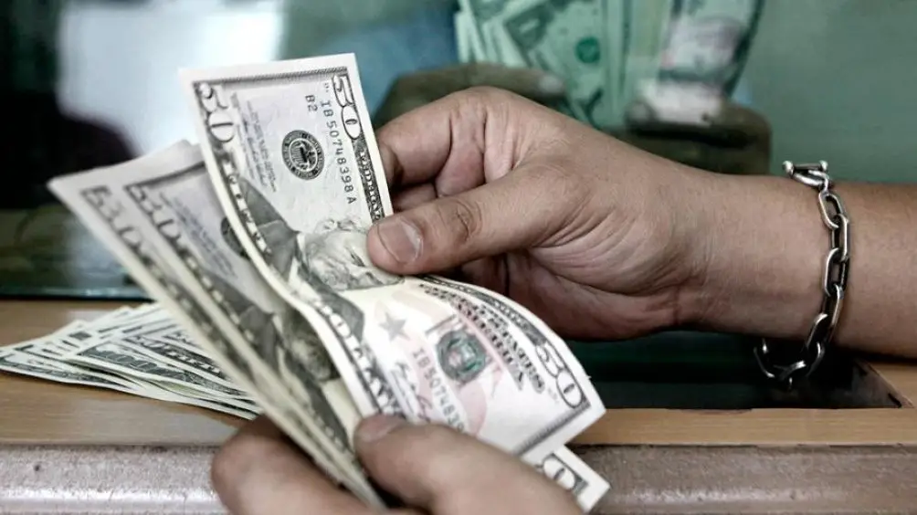 El dólar operó sin cambios en el Banco Nación: $ 63 - Télam