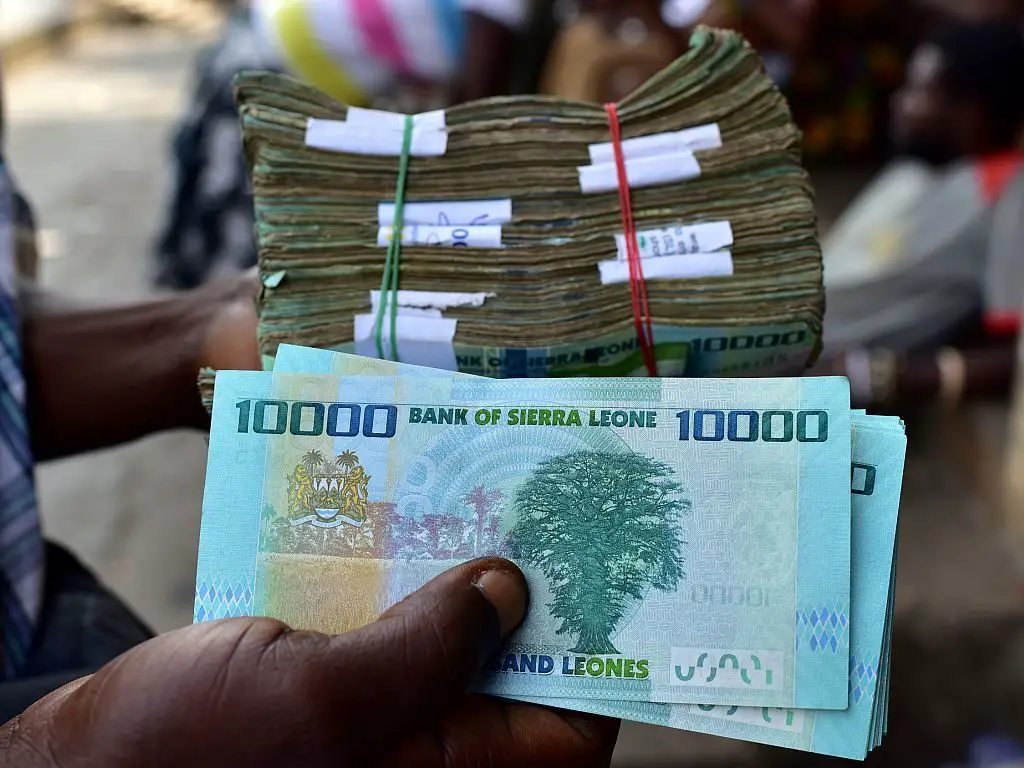 Altas expectativas para las empresas a medida que el valor del dólar cae en Sierra Leona